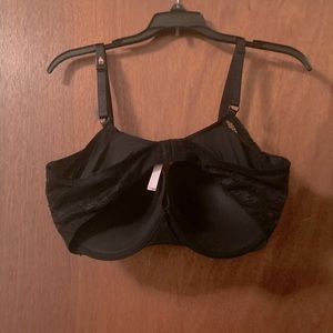 Victoria’s Secret black t-shirt bra. 36DDD